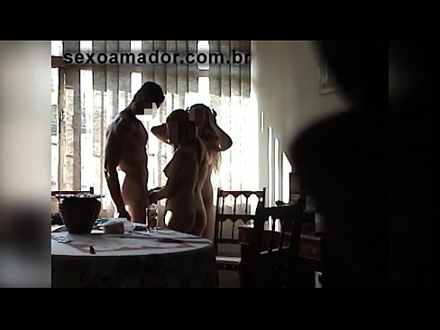 ❤️ Os amigos sexuais invitan a un home xigante e a un trío con el ❤️ Follar en nós ❌️