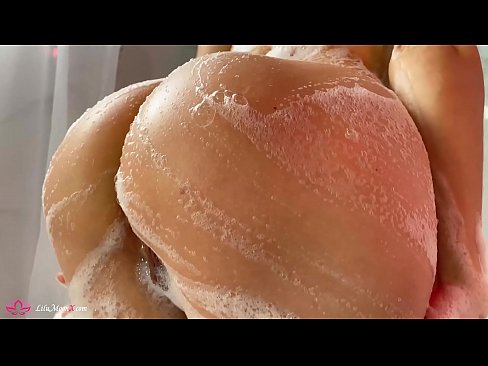 ❤️ Morena masturba o coño cun vibrador ata un orgasmo intenso na ducha ❤️ Follar en nós ❌️