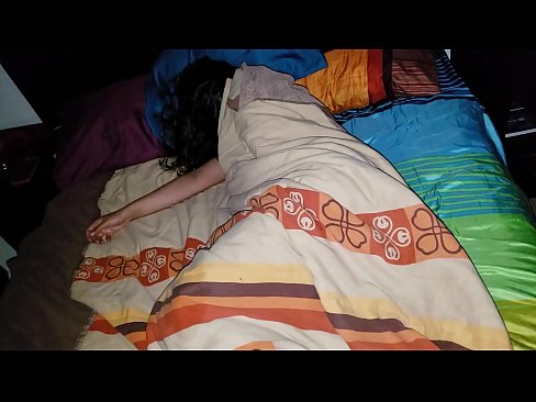 ❤️ Fillastro reprendendo á súa nova madrasta mentres ela dorme. ❤️ Follar en nós ❌️